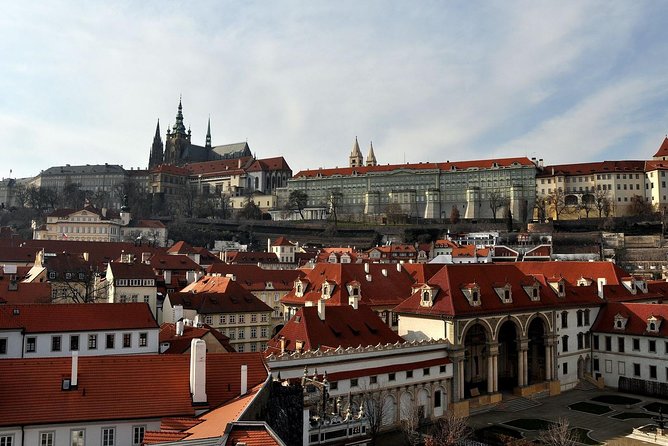 Prague's charming old places tour in Russian language - Mirror Maze Stop: Included Admission for a Fun Weather-Proof Break