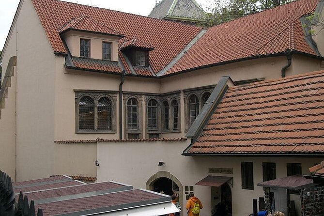 Prague's Jewish Quarter: A Self-Guided Audio Tour - Spanish Synagogue pass: a change in the feel of the area