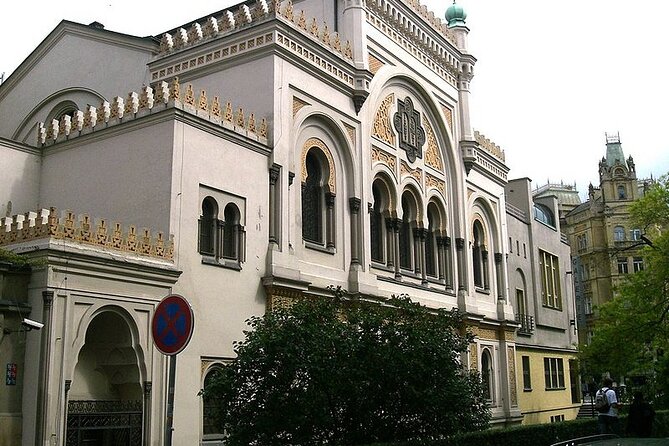 Prague's Jewish Quarter: A Self-Guided Audio Tour - Old Town Square connection: finishing with city scale