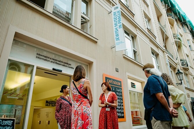 PRIVATE: 3h Stories of Prague Jewish Quarter Tour, drink included - A break inside the Jewish Museum area: coffee or tea that keeps the day human
