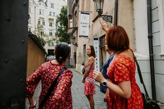 PRIVATE: 3h Stories of Prague Jewish Quarter Tour, drink included - Old Jewish Cemetery: where a literary trail meets real names