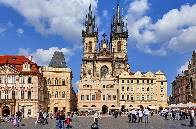 Private 4-hour City Tour of Prague with driver & official guide w/ Hotel pick up - Old Town Hall and the Astronomical Clock: more than a quick glance
