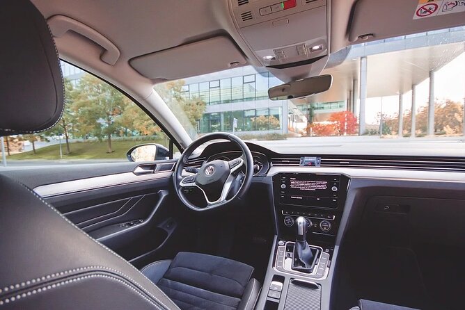 Private ARRIVAL Transfer by LIMOUSINE 3+1pax - Drop-off anywhere in Prague means fewer last-mile headaches