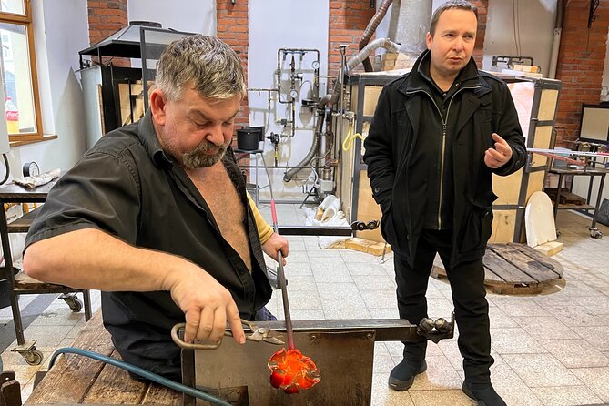 Private Bohemian Glass and Czech Crystal Tour with lunch included - Glass cutting with Filip Lukavec: where finishing becomes the story