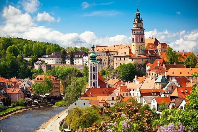 Private Day Trip from Prague to Cesky Krumlov - Stop Two: Český Krumlov’s Castle Rock, Colored Houses, and Vltava River