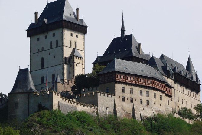 Private Full-Day Tour Karlstejn Castle and Crystal Glassworks from Prague - Ruckl Glassworks in Nizbor: where crystal cutting becomes real work
