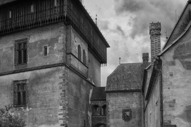Private Karlstejn castle trip from Prague with Lunch & Admission - The real value: why a private guide changes your Karlštejn day