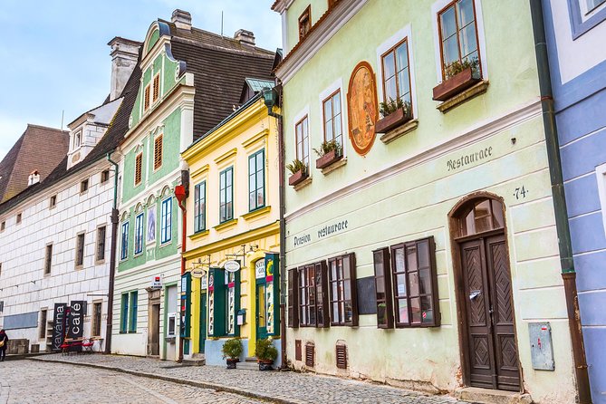 Private Luxury Transfer to Cesky Krumlov from Prague - Optional Detours: Hluboka Castle or České Budějovice