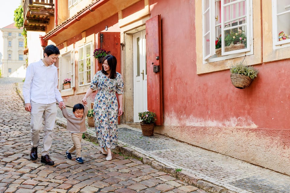 Private Prague Sunrise Photoshoot + Walking Tour - Practical tips to make the morning smoother