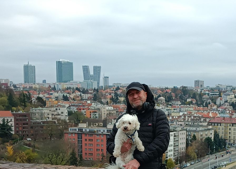 Real life in Prague - Easy Walk from Vysehrad to Vyton - Getting oriented: where you start and how to recognize the group