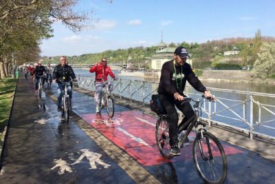 River & Park Bike Tour to Troja Chateau (Private small groups) - Pedaling from Central Prague to Troja Chateau: The Vltava Ride in Practice