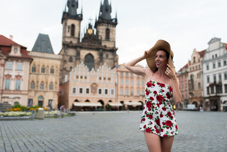 Romantic Photoshoot Experience for Couples in Prague - Astronomical Clock area: getting the Old Town vibe without the fuss