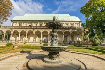 Skip the line: Prague Castle Interiors Tour with Local Guide - Old Royal Palace and Vladislav Hall: tombs, vaults, and power in stone