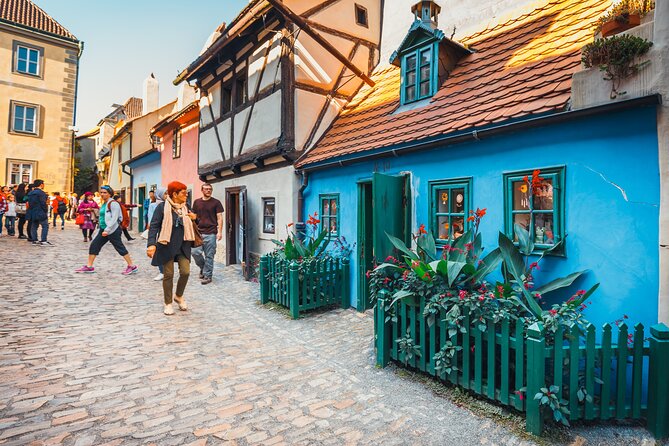 Skip the line: Prague Castle Interiors Tour with Local Guide - Your guide and group size: why the narration matters
