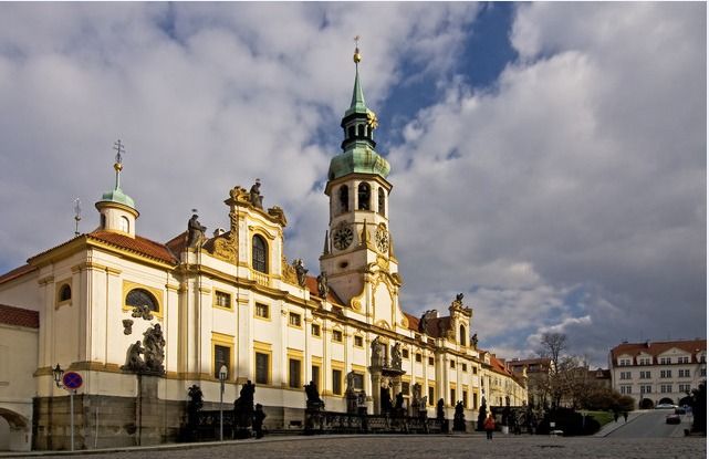The essentials of Prague - The break with a snack and drink: a small pause that keeps momentum