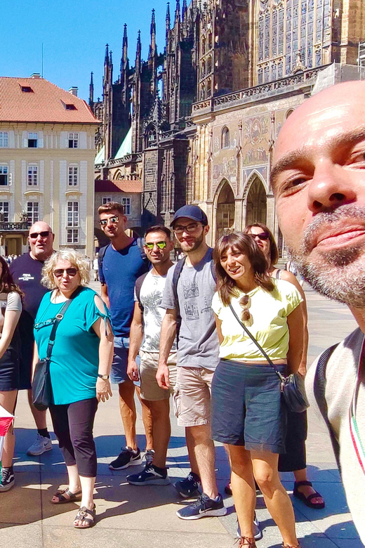 Tour of Prague Castle in italian language ticket included - Inside St. Vitus Cathedral: more than a pretty stop