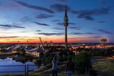 Transfer from Prague to Munich: Private with a 2 Hour Stop - Your 2-hour stop choice: Dachau, Regensburg, Pilsen, and castles