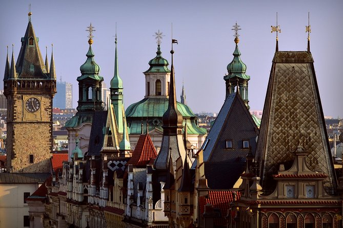 Two-Hour Morning Walking Tour of Prague Castle - St. Vitus Cathedral: what to notice during your stop
