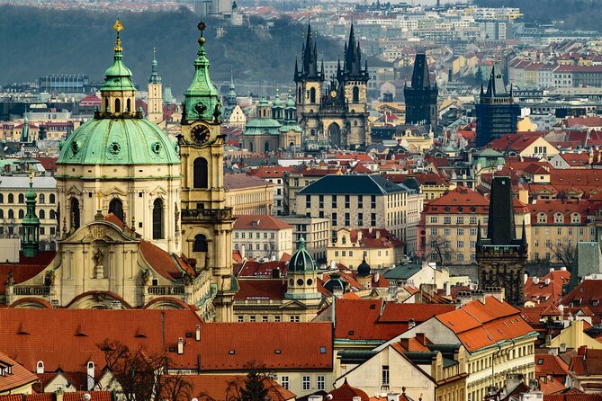 VIP Tour: Professional photos - You and Prague Best Monuments - Old Town Square Portraits: Getting the Background Right